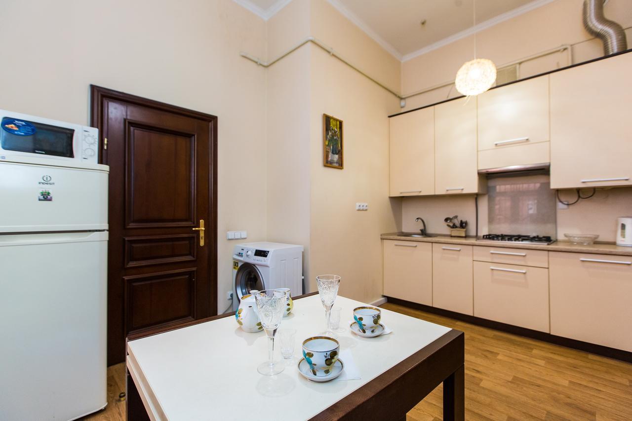 Luxury Central Two Bedroom Apartment Lwów Zewnętrze zdjęcie